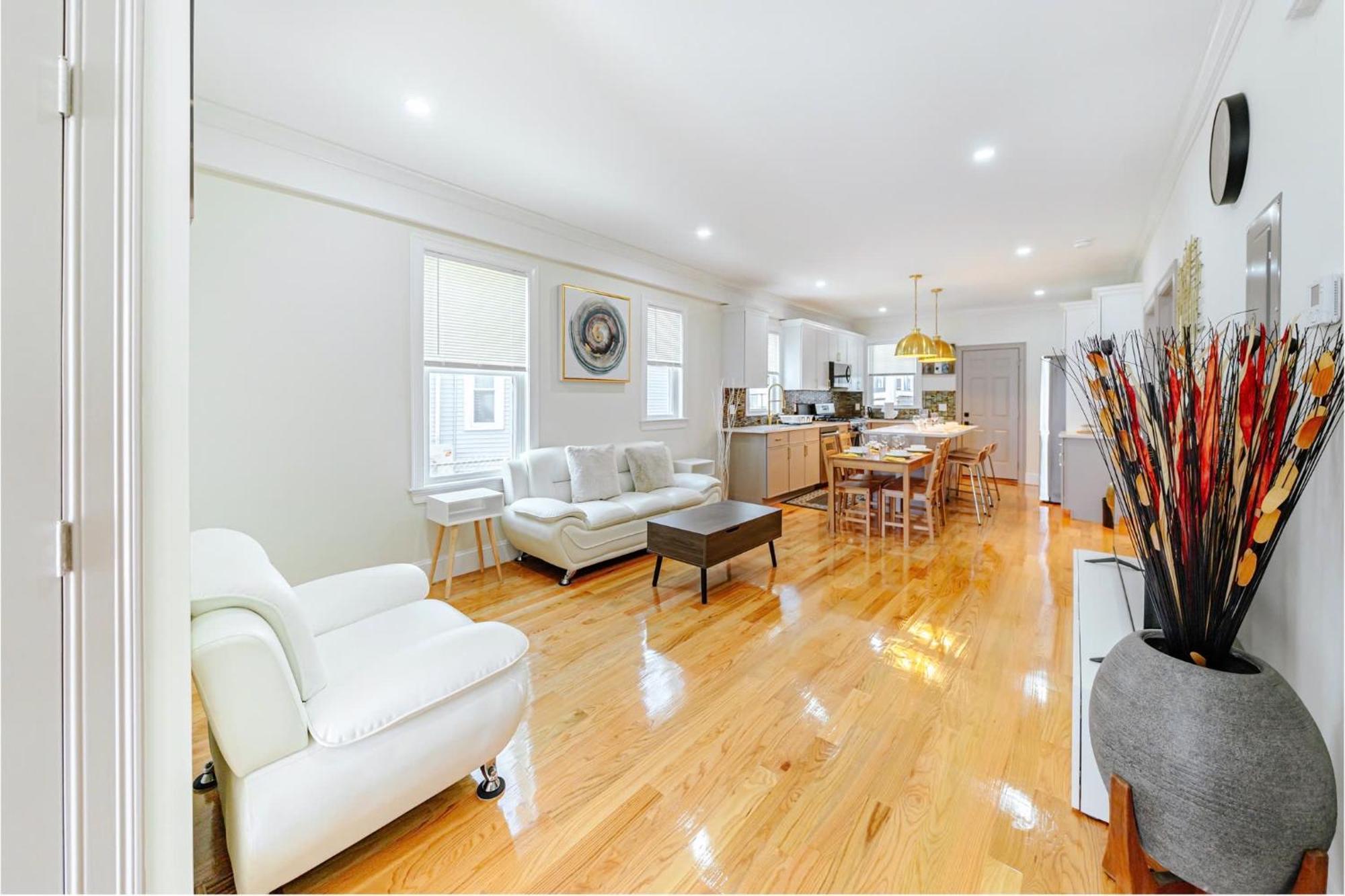 82 - 3br - Stylish Near Mbta Apartment *