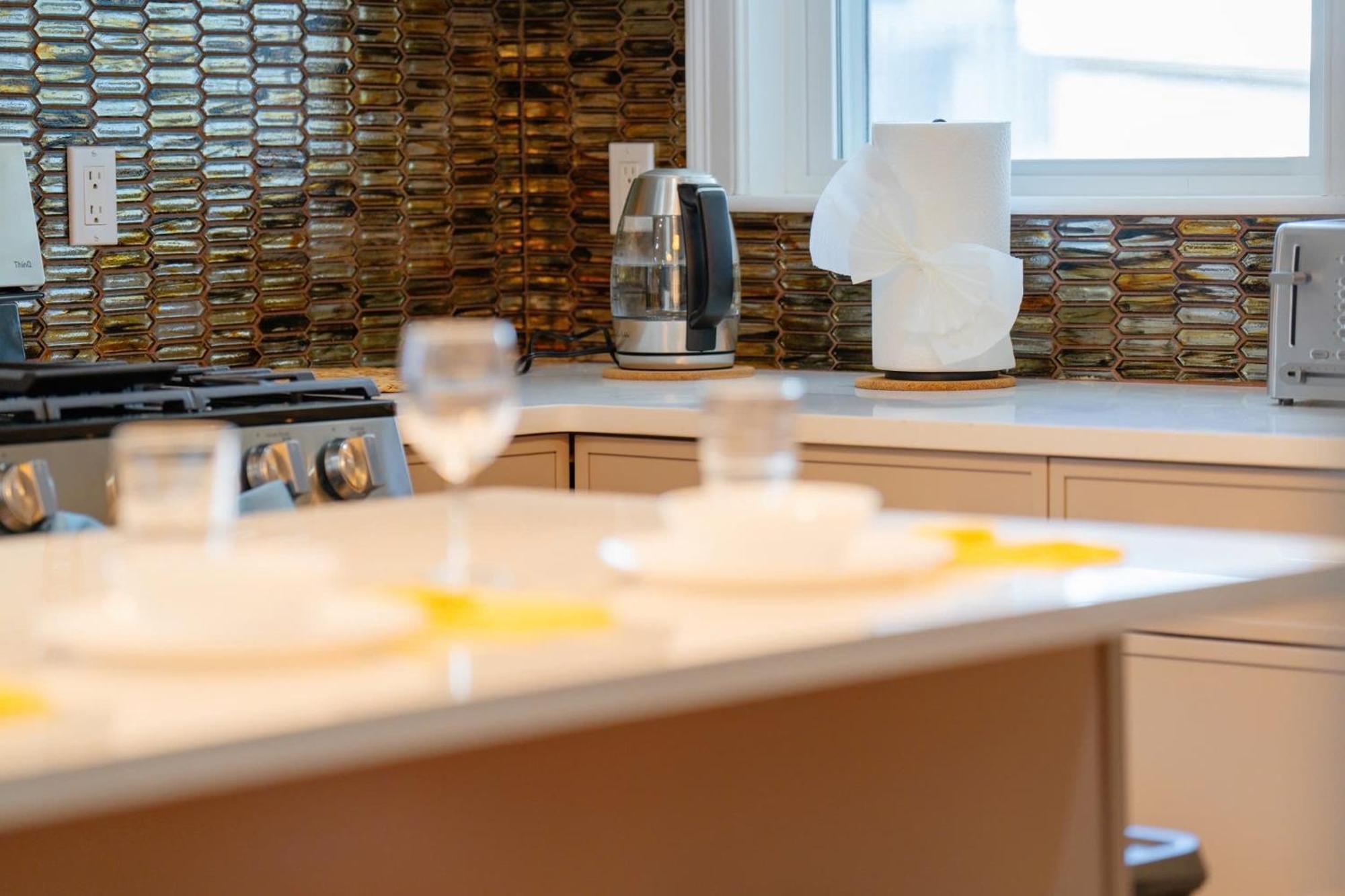 82 - 3br - Stylish Near Mbta Apartment *